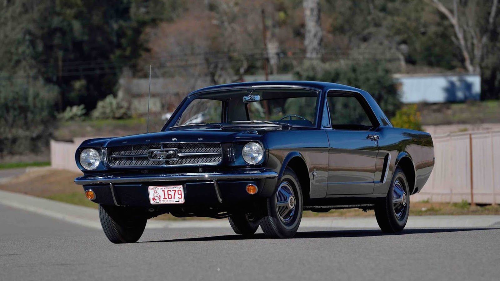 Η πρώτη κλειστή Ford Mustang που φτιάχτηκε πρόκειται να πωληθεί σε δημοπρασία της Mecum Auctions στα μέσα Μαΐου και αναμένεται να πιάσει τιμή κάμποσων